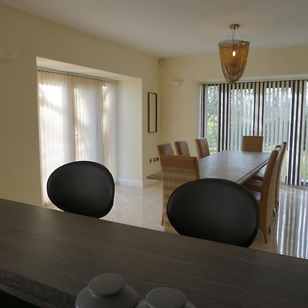 Hunter Lodges By Celtic Manor Newport  Extérieur photo