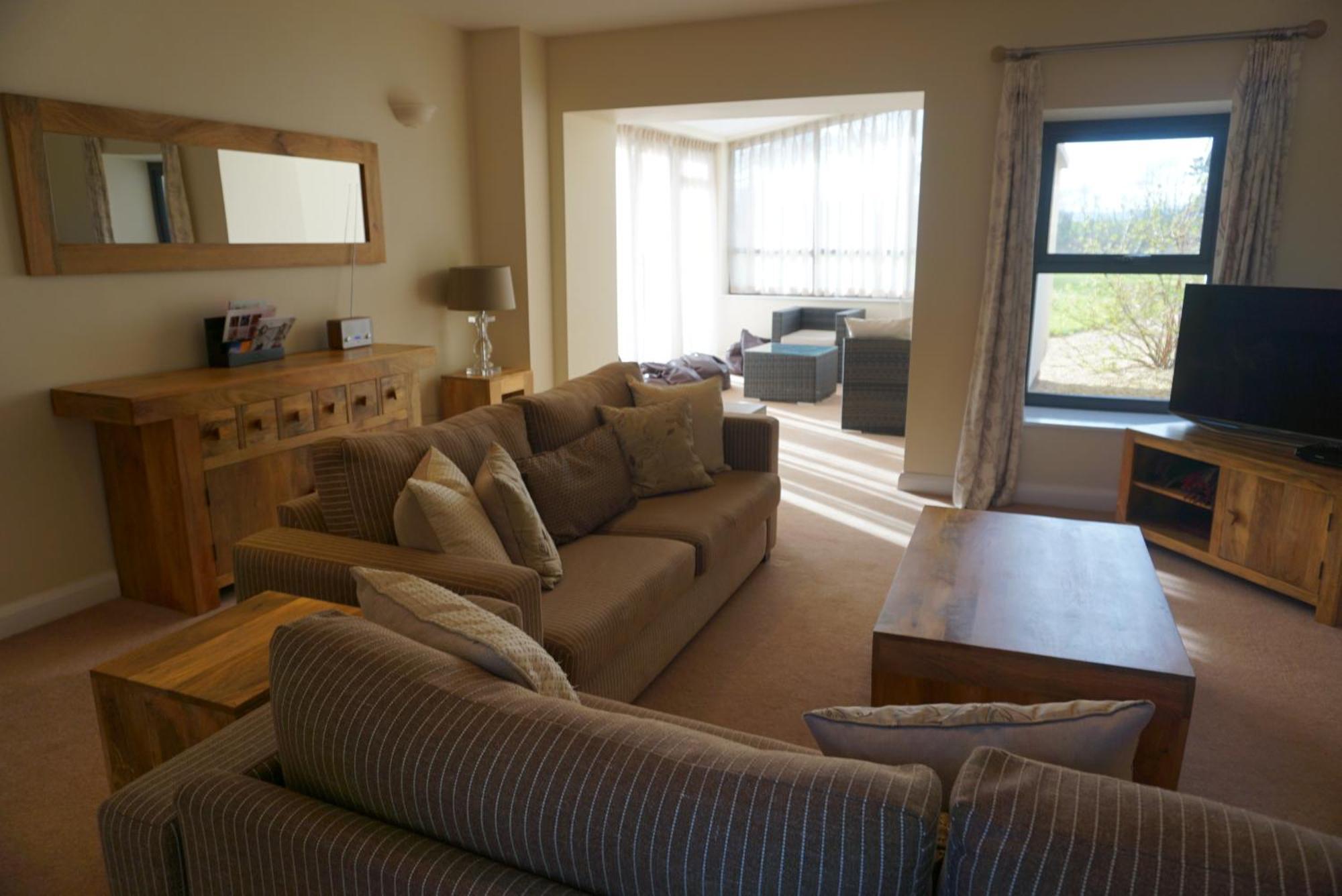 Hunter Lodges By Celtic Manor Newport  Extérieur photo