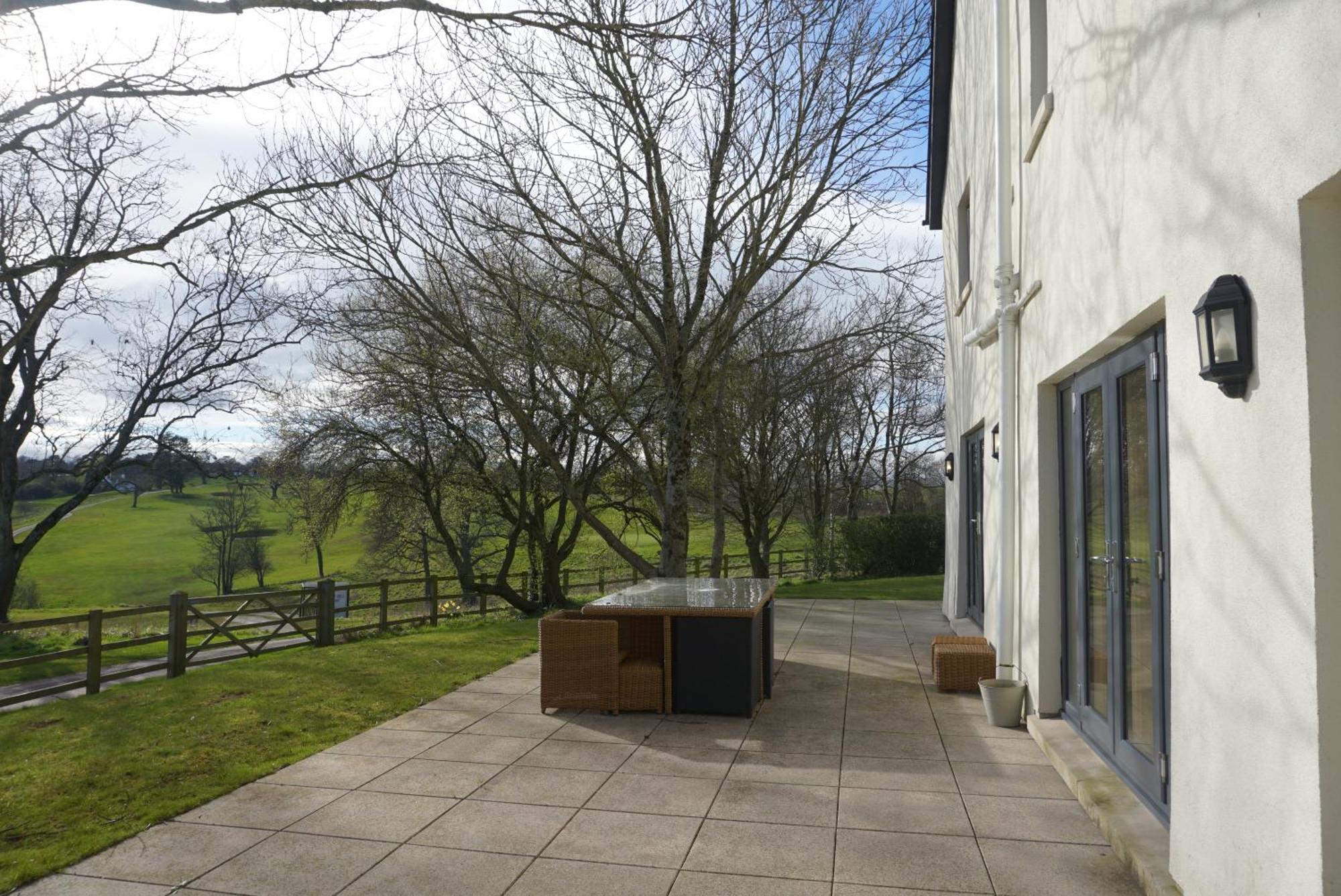 Hunter Lodges By Celtic Manor Newport  Extérieur photo
