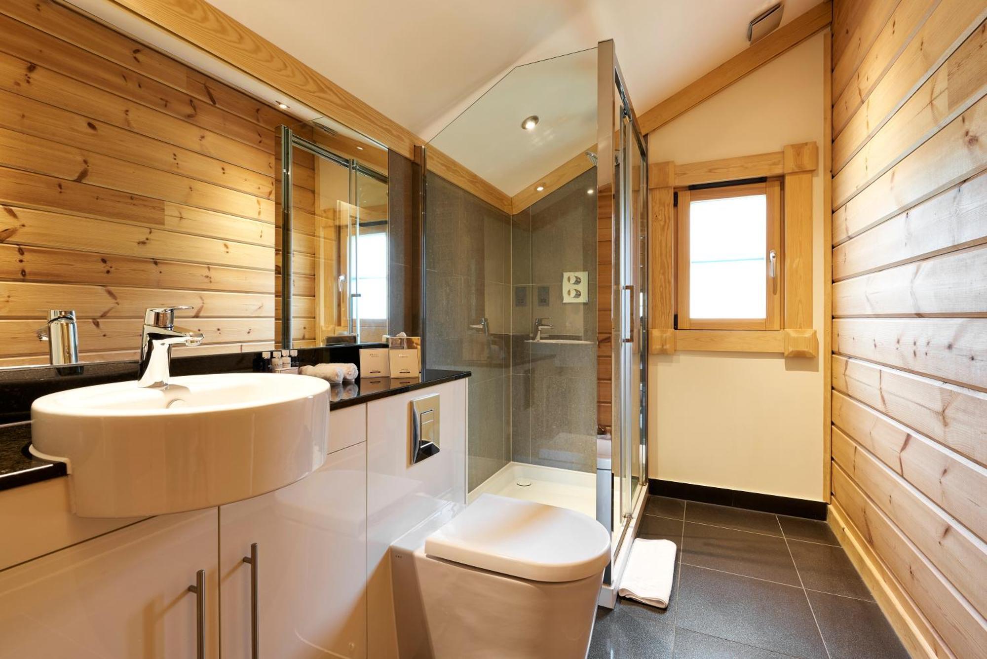 Hunter Lodges By Celtic Manor Newport  Extérieur photo